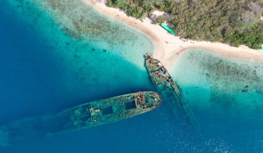 barco hundido en isla larga