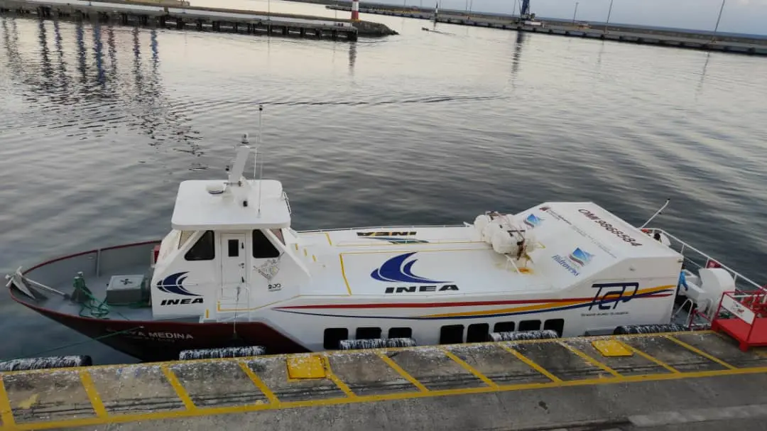 De La Guaira a Los Roques