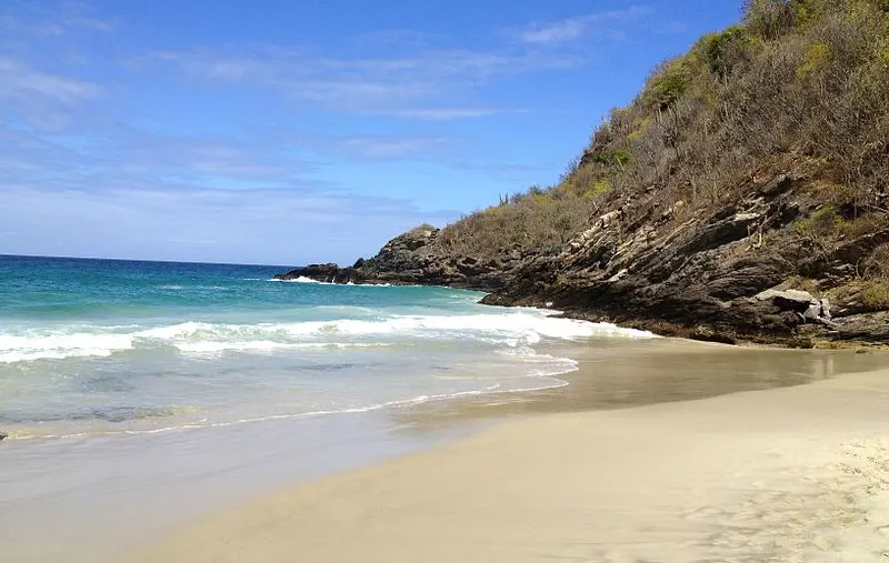 Playa Juan Andrés en el estado Aragua / Foto: SebastianG0301 Playa Juan Andrés en el estado Aragua